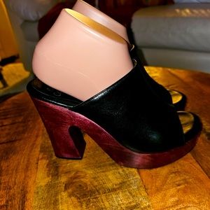 FABULOUS CALLEEN CORDERO BLACK LEATHER PLATFORM HEELS SIZE 8 EUC